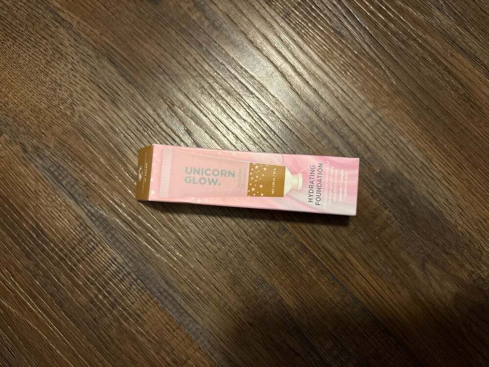 Unicorn Glow Hydrating Foundation - Shade 10 Pecan (1.06 oz)
